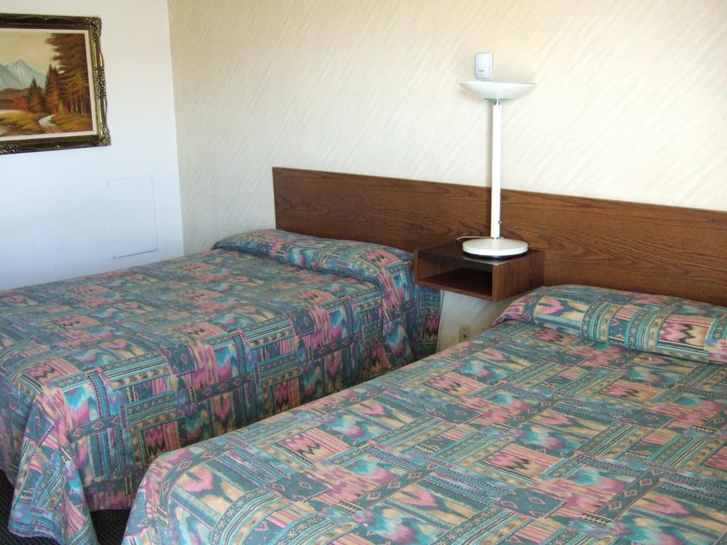 Wild Rose Inn Vegreville Room photo
