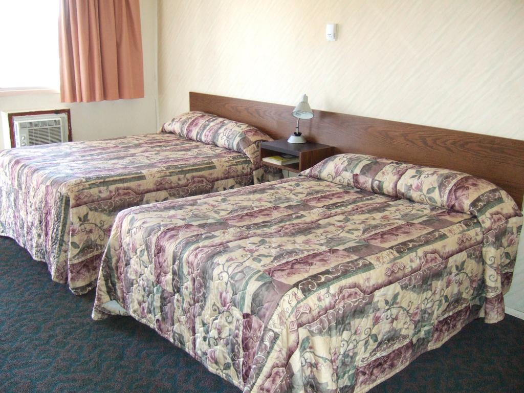 Wild Rose Inn Vegreville Room photo