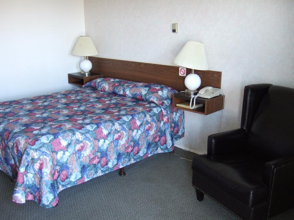 Wild Rose Inn Vegreville Room photo